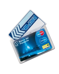 Cristalcard portacard in PVC cristal, spessore 0,25mm a 2 scomparti per contenere 2 tessere. Dimensioni: 9,7x6,3cm. Confezione da100 pezzi.