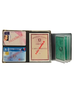 Portacard in pvc espanso sergè spessore 1,2 mm a libro a 14 scomparti, tasche interne in pvc antistatico, stampa a caldo in argento opaco.