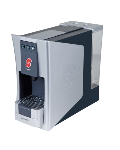 Macchina caffè S12. La macchina ha autospegnimento e altezza delle bevande regolabili, controllo elettronico della temperatura, illuminazione del bicchiere, predisposizione filtro in resina, espulsione automatica delle capsule e livello di pre-infusione p