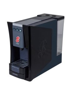 Macchina caffè S12. La macchina ha autospegnimento e altezza delle bevande regolabili, controllo elettronico della temperatura, illuminazione del bicchiere, predisposizione filtro in resina, espulsione automatica delle capsule e livello di pre-infusione p