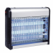 Le lampade LED di ZanzaZap costituiscono un attrattivo irresistibile per gli insetti volanti attivi nelle ore serali e notturne. 
Alimentazione 230V. Consumo 21 Watt. Scarica elettrica 2500 Volt. 
Area di copertura max 150mq. 
Misure:40,7x32,5x9,6cm .
 At