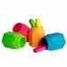 Portapenne da scrivania con logo Monocromo In morbido silicone lavabile.  Base di forma esagonale.  Misure: 9,5x7,5x7 cm. 
Disponibile in 4 colori fluo (arancione, azzurro, rosa, verde). 
In espositore da 12 pezzi.