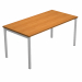 Scrivania con fianchi a ponte in metallo verniciato, dimensioni: L140 x P80 x H72,5cm. Scrivanie con dimensioni conformi alle normative sulla sicurezza dei posti di lavoro in ufficio. Dotate di bordatura dei piani in ABS 2mm antishock ed assenza di spigol