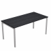 Scrivania con fianchi a ponte in metallo verniciato, dimensioni: L160 x P80 x H72,5cm. Scrivanie con dimensioni conformi alle normative sulla sicurezza dei posti di lavoro in ufficio. Dotate di bordatura dei piani in ABS 2mm antishock ed assenza di spigol
