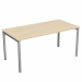 Scrivania con fianchi a ponte in metallo verniciato, dimensioni: L120 x P80 x H74cm. Scrivanie con dimensioni conformi alle normative sulla sicurezza dei posti di lavoro in ufficio. Dotate di bordatura dei piani in ABS 2mm antishock ed assenza di spigoli 