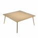 Linea di arredo operativo dal design confortevole ed essenziale caratterizzata dalle preziose gambe in LEGNO MASSELLO inclinate delle scrivanie e dei tavoli rotondi. Robusti piani in melaminico sp. 22 mm con bordo antishock resistente agli urti in ABS 3 m