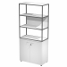 Libreria in metallo a 3 vani con struttura 20x20 mm a giorno con ripiani, base, cappello e un dietro in melaminico , sovrapposta ad un armadio basso,  completo di ante battenti con serratura. Libreria metal completa di 1 dietro in melaminico posizionabile