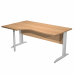 Scrivania compact sinistro sagomata con fianchi metal ad L verniciati effetto cromo. Spessore 22mm. Completi di canalina passacavi e piedini regolabili in altezza e supporto metal. Desktop con bordo anti urto in ABS da 2mm. Dimensioni: 160x60/80/100x72cm.