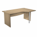 Scrivania Compact Destro fianchi pannello L160 x P120/80/60 x H73cm. In materiale melaminico classe E1 con finitura antigraffio e antiriflesso. Piani spessore 25mm completo di due anelli passacavi e bordo antiurto in ABS 2mm, piedini regolabili in altezza