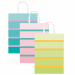 Shopper in carta multicolor. Dotato di manici in carta ritorta. Assortimento in colori differenti.