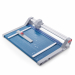 Con pressino automatico trasparente, squadra laterale piano quadrettato con linee in formato DIN e suddivisione in cm. Lama circolare rotante molata   
regolabile, per formati A4, A3, A2, A1. Tutti i modelli possono essere montati a parete, il modello 556