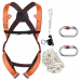 Kit base pronto all'uso con indicatore di senso corretto. Punto di ancoraggio anticaduta : 2 (dorsale/sternale). Con borsa di stoccaggio. Situazioni di arresto di caduta: spostamento su linea di vita, grande spostamento verticale o su piano inclinato e sp