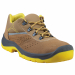 Scarpa bassa S1P con tomaia in pelle scamosciata perforata. Fodera in poliammide assorbente. Soletta di pulizia staccabile (accoppiato poliammide su EVA). Suola iniettata - PU doppia densità. Puntale di sicurezza in acciaio inossidabile. Categoria DPI: 2.