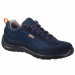 Scarpa bassa S1P con tomaia in pelle scamosciata e poliestere «mesh». Soletta di pulizia staccabile preformata (poliestere su EVA). Suola iniettata - PU mono-densità. Puntale in metallo. Categoria DPI: 2. Certificazione CE. Conformità alle norme EN ISO 20