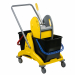 Carrello doppia vasca con strizzatore in polipropilene. Due secchi da 25+25Lt con manici colorati. Maniglia spingicarrello reversibile con trattamento anti-corrosione. 4 ruote pivotanti in gomma Ø 80mm. Dimensioni: L81xP43,5xH88cm. Pulizia periodica da ef