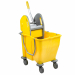 Carrello doppia vasca con strizzatore in polipropilene. Due vasche separate da 15+15Lt. 4 ruote pivotanti in gomma Ø 80mm.  Dimensioni: L60xP36xH82cm. Pulizia periodica da effettuare con un panno morbido e non abrasivo, imbevuto d’acqua. Detergenti che co