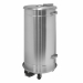 Contenitore mobile a pedale a tenuta stagna. Struttura e coperchio in acciaio inox AISI 304 con finitura scotch brite; Pedale in acciaio inox AISI 304,coperchio asportabile per una migliore manutenzione, Maniglie laterali fisse. Ruote girevoli per un faci