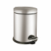 Pattumiera a pedale Bin Basic in acciaio inox AISI 410; maniglia di trasporto richiudibile in plastica; pedale in metallo con rivestimento in plastica per utilizzo conforme al metodo HACCP; base in plastica. Finitura: Brillante. Capacità: 3L. Peso: 0,74 k