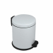 Pattumiera a pedale New Bin Basic in acciaio zincato verniciato a polvere bianca; maniglia di trasporto richiudibile in plastica; pedale in plastica per utilizzo conforme al metodo HACCP; base in plastica.