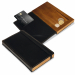 Porta conto in legno e similpelle dimensioni 17,9x10x1,8cm. Elegante e funzionale, ideale per resti con monete, e carte di credito, grazie alla parte interna incavata.