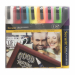 Marcatori dai colori brillanti resistenti allo sbiadimento e alle sbavature. Si eliminano dalle superfici semplicemente con un panno umido. Ideali su superfici come vetro, plastica e metallo. Punta media da 2 a 6mm. In blister nell'assortimento colori: gi
