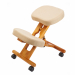 Sgabello ergonomico regolabile in altezza in legno massello con rivestimento in tessuto. Dotato di 4 ruote pivottanti. Dimensioni: L44 x P45-75 x H 61-73cm.Portata massima 95 kg. MADE IN CHINA
