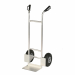 Carrello in alluminio con doppio manico molto maneggevole, leggerissimo ma solido. Utile per il trasporto di scatole, casse e bagagli. Dotato di ruote pneumatiche, cm 26 X 8,5. Misura cm 47 x 47 x H120. Portata max Kg 150.