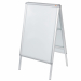 Stabile e resistente, ideale per esporre poster, offerte sia all'interno che all'esterno. Il materiale esposto puo' essere cambiato semplicemente sollevando le 4 parti laterali che formano la cornice. Il foglio di protezione in pvc anti-riflesso protegge 