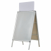 Stabile e resistente, ideale per esporre poster, offerte sia all'interno che all'esterno. Il materiale esposto puo' essere cambiato semplicemente sollevando le 4 parti laterali che formano la cornice. Il foglio di protezione in pvc anti-riflesso protegge 