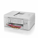 Il modello MFC-J1010DW è un dispositivo elegante e compatto perfetto per l'uso domestico. Grazie alle funzionalità di stampa, copia, scansione e fax, è dotato di una funzione che consente a tutti i componenti della casa di lavorare. Stampa a colori vivaci