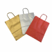 Shopper in carta Kraft da 90gr con manico in carta ritorta. Confezione in 3 colori assortiti. 
Il mix comprende 10 pz in oro, 10 pz in rosso e 5 in argento