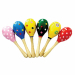 Coppia di maracas in legno con decorazioni colorate. Dimensioni: 20x5,5cm.