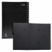 Copertina in cartone riciclato rigido 1.3 mm e tasti stampati. Interno in carta riciclata nera 270 g/mq con 2 fori per visualizzare il contenuto. Formato 25x33 cm per documenti A4.