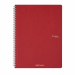 Quaderno con rilegatura a spirale elegante in argento dalla superficie opaca. 70 fogli interni in carta da 90 g/m2 microforate. Copertina in cartoncino da 290 g/m2, retrocopertina in cartoncino da 350 g/m2 che rappresenta una base solida che permette di s