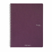 Quaderno con rilegatura a spirale elegante in argento dalla superficie opaca. 70 fogli interni in carta da 90 g/m2 microforate. Copertina in cartoncino da 290 g/m2, retrocopertina in cartoncino da 350 g/m2 che rappresenta una base solida che permette di s