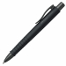 Penna a sfera a scatto Polyball con fusto triangolare ergonomico soft-touch e impugnatura antiscivolo. Punta in metallo. Nuovo refill XB per una scrittura più scorrevole. Inchiostro indelebile per documenti.
Colore fusto: all black