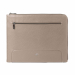 Portadocumenti sottobraccio. Doppia tasca interna, tasca esterna con zip, formato utile cm 25x34.
