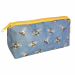 Astuccio con zip. Collezione realizzata utilizzando carta lavabile a mano, ottenendo prodotti che durano nel tempo e a prova di macchia. Carta da 100gr. Dimensioni: 19,5x8x6cm.