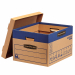 Scatolone fabbricato in robusto cartone ondulato doppio strato su lati e base. Assemblaggio automatico FastFold e chiusura con coperchio senza necessità di nastro adesivo. Icone prestampate e grandi aree etichettabili per identificare velocemente il conte