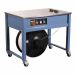 Reggiatrice semiautomatica a termosaldatura per reggette in plastica, alimentazione monofase 220V. Regolabile meccanicamente fino a 45 kg, velocità di reggiatura 2,5 sec/ciclo. Saldatura a caldo. Monta rotolo con diam. interno di 200mm. Larghezza reggia d