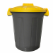 Pratico bidone portari?uti da 25 litri, con coperchio dotato di chiusura a clip. Realizzato in polipropilene (PP) riciclabile 100%. Design moderno, si adatta a tutti gli ambienti. Bidone colore grigio e coperchio giallo. Dimensioni: Ø36 x H45cm.