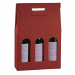 Scatola porta bottiglie in cartone seta colore bordeaux. Adatta per 3 bottiglie e dotata di comoda maniglia per il trasporto. Dimensioni: 27x9x38,5cm.