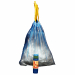 Sacchi pattumiera di colore azzurro con maniglie prendifacile gialle in MDPE rigenerato + PLT lineare. Formato 50x60cm 30Lt 13µ. In rotolo compatto da 15 sacchi con fascetta. Prodotto con alta resistenza meccanica.