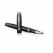 IMPUGNATURA, CLIP E PULSANTE IN ACCIAIO INOX E GUAINA COLORATA. INCLUSO REFILL STANDARD NERO . FORNITA CON ESCLUSIVO ASTUCCIO PARKER.