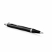 IMPUGNATURA, CLIP E PULSANTE IN ACCIAIO INOX E GUAINA COLORATA. INCLUSO REFILL STANDARD NERO . FORNITA CON ESCLUSIVO ASTUCCIO PARKER.