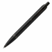 Penna Parker di un eccezionale design neutro di colore nero mattato, con la caratteristica clip a freccia, i puntali e il pennino tutti rifiniti con un rivestimento in PVD nero, che offre una resistenza eccezionale alla corrosione e all’usura. Confezionat