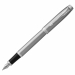 Penna Parker in acciaio inossidabile con finiture smerigliate e completata con finiture cromate. Confezionata in elegante astuccio regalo. Fornita con cartuccia colore blu.