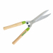 Tagliasiepi con lame dritte in acciaio rivestite in teflon. Manici in legno. Lunghezza totale 52cm. Lunghezza lame 22,5cm - peso 670g.
