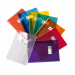 Coprimaxi in PVC trasparente cristallo liscio 140my, formato A4. Dotato di alette salva pagina e patelle interne in PVC 120my. Tasca porta nome personalizzabile.