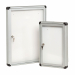 Bacheca Starline per interni in alluminio con fondo magnetico ad ante a battente. Formato: 6xA4 ORIZZONTALE. Formato esterno: 700x650x45mm.